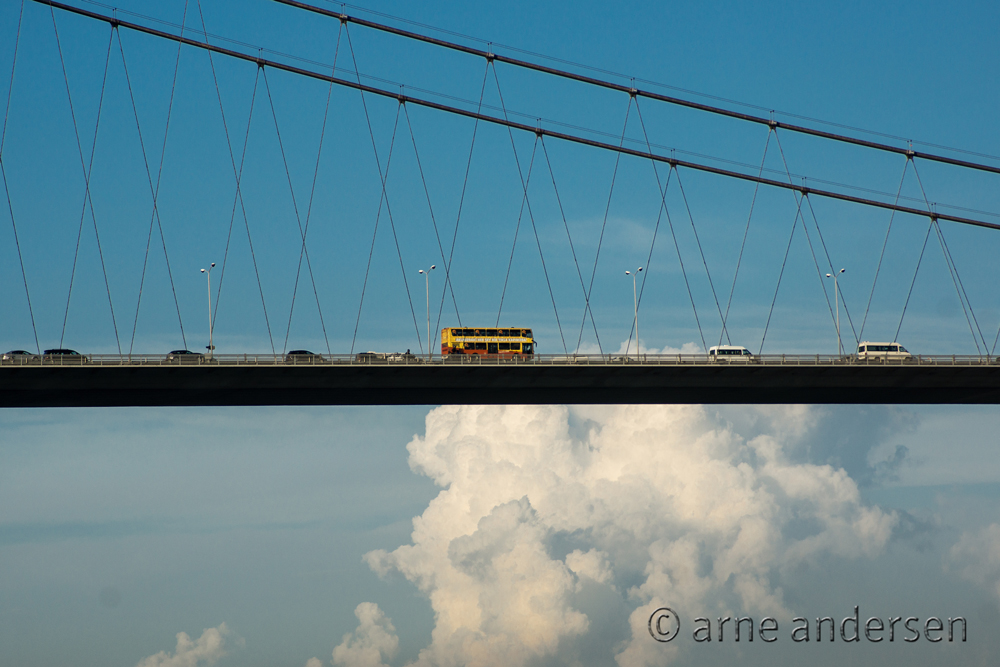 Schwebende Auto auf der Bosporus Brücke