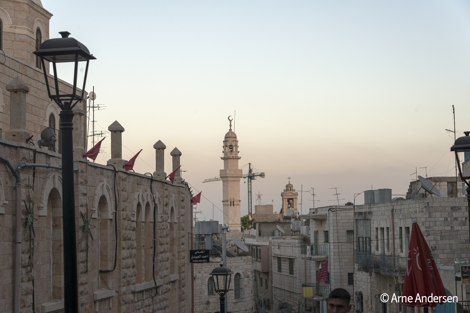 Vielfalt der Kirchen in Bethlehem:Vordergrund - syrisch-orthodox, Mosche, im Hintergrund. Geburtskirche (verschiedene christliche Religionen)
