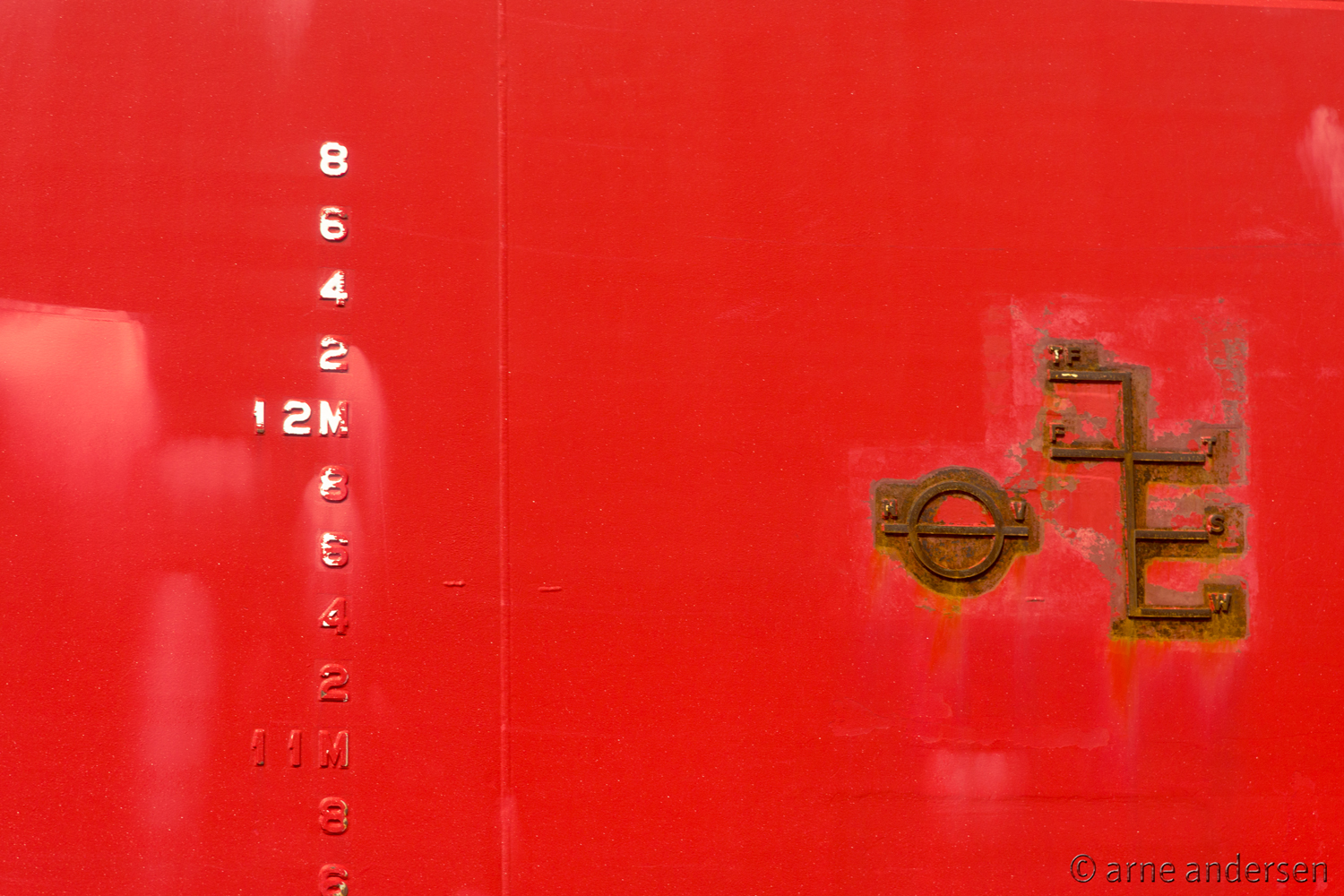 Rote Schiffswand